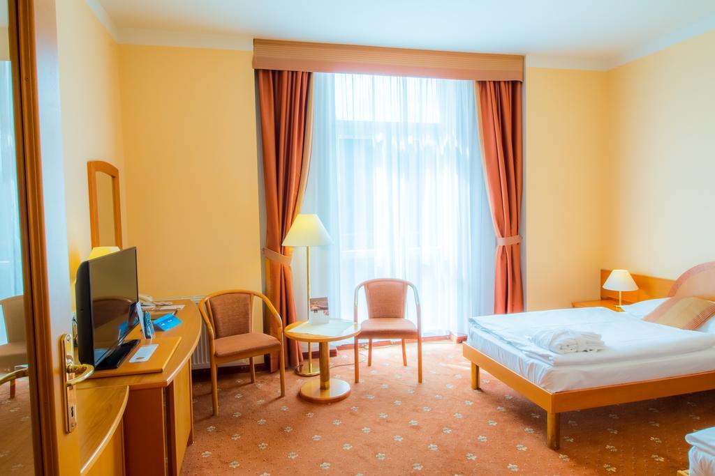 Ensana Hvezda - Imperial - Neapol Hotel Mariánské Lázně Eksteriør billede