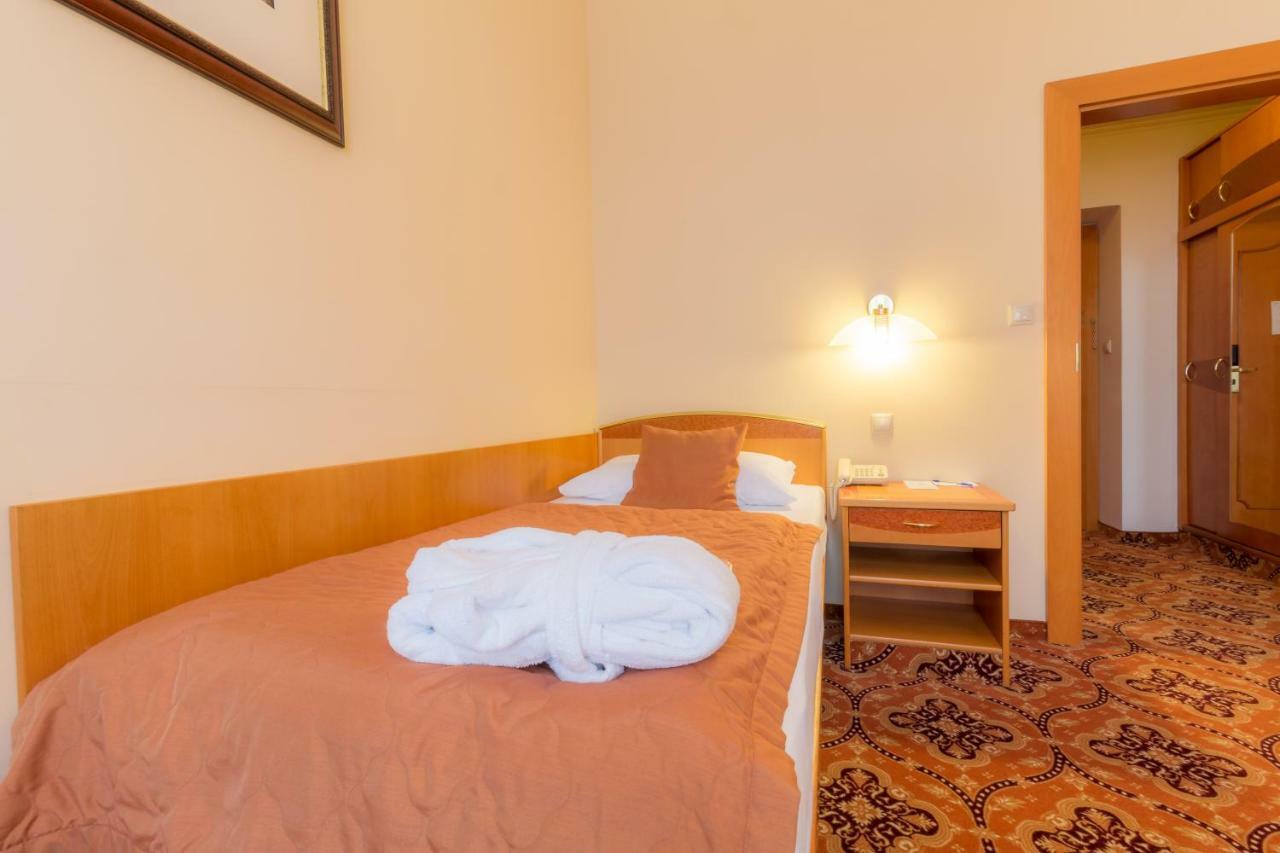 Ensana Hvezda - Imperial - Neapol Hotel Mariánské Lázně Eksteriør billede
